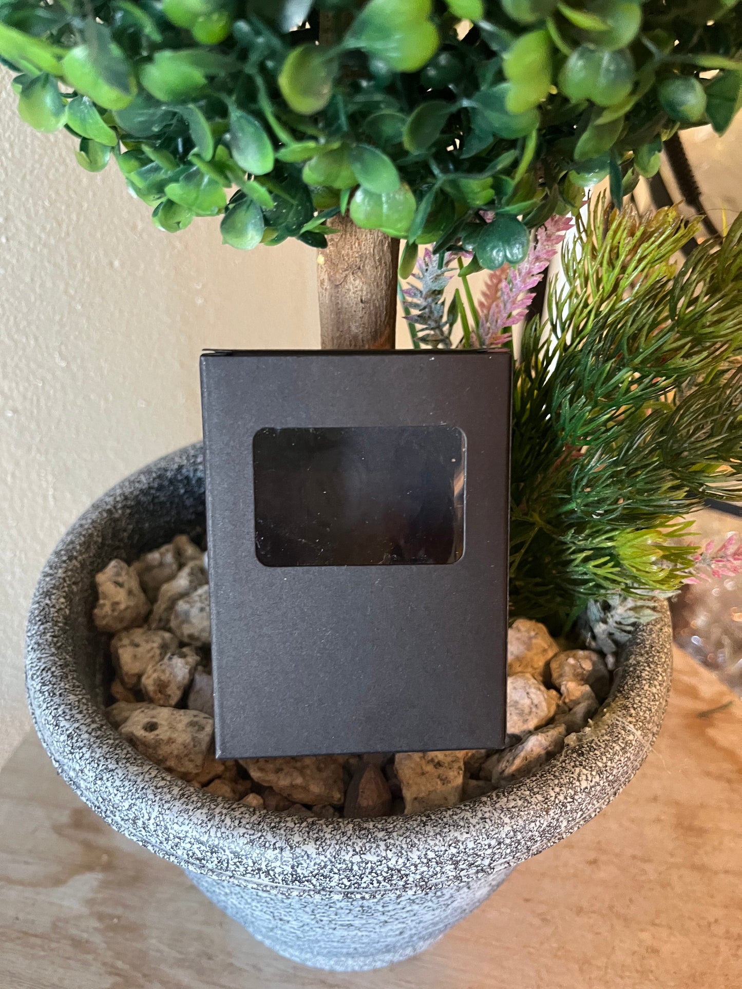 Cajas negras con ventana transparente para jabón