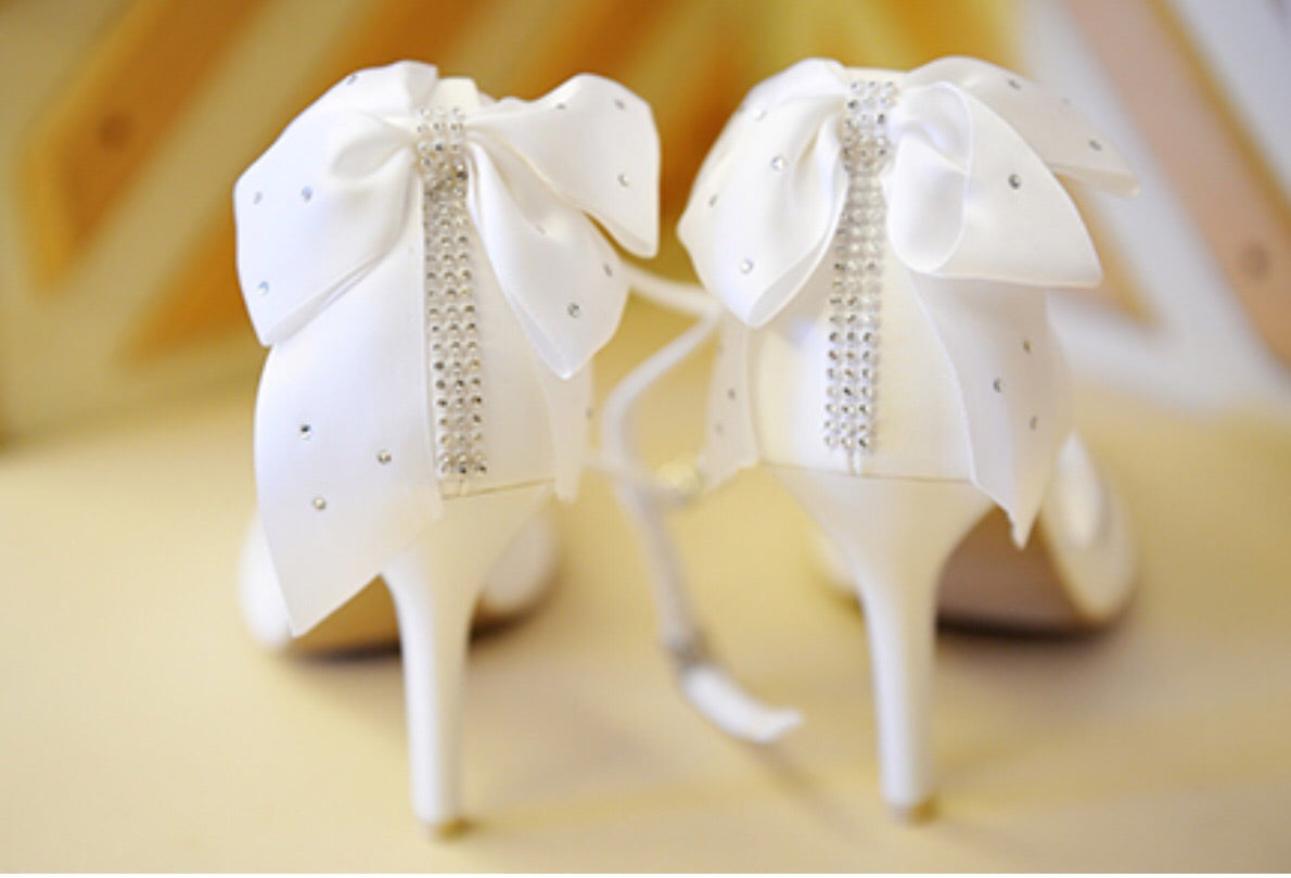 Fragancia White Velvet Bow & Laces